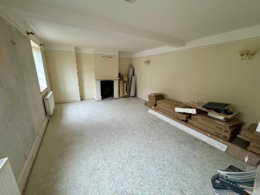 Lot: 83 - A PAIR OF SEMI-DETACHED COTTAGES IN POPULAR LOCATION AND LAND EXTENDING TO APPROX. 1.3 ACRES IN TOTAL - No 1 Living room